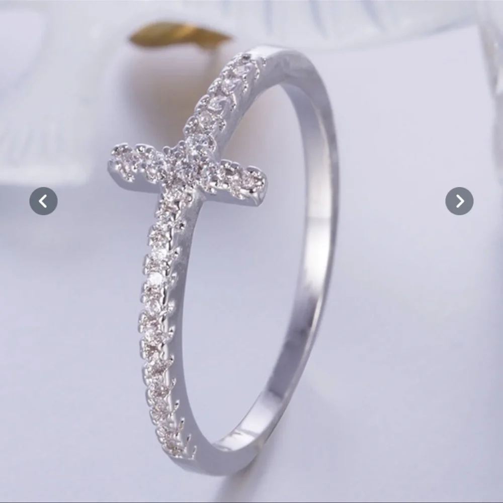 Gorgeous Cross Ring